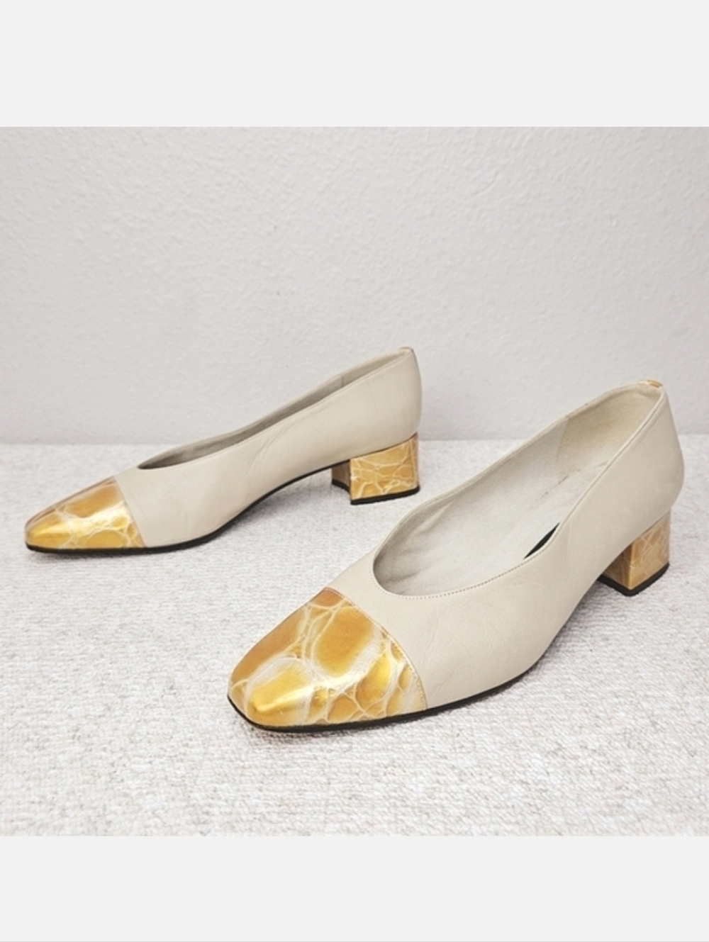 Stuart Weitzman Cap-Toe Leather Heels US 10.5 Snub Nose Pumps